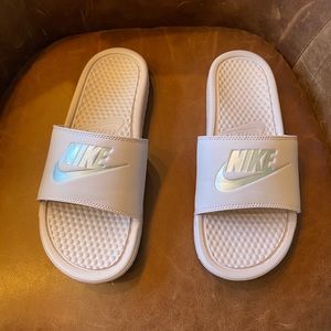 Nike women’s slides